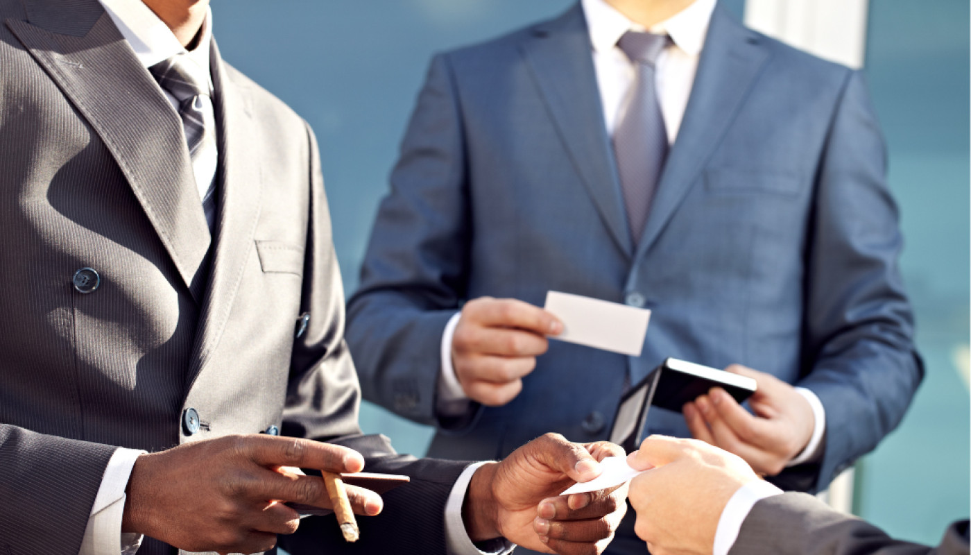 Carte d’entreprise personnalisée : un outil essentiel pour marquer les esprits